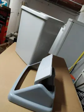 petite poubelle de salle de bain plastique gris