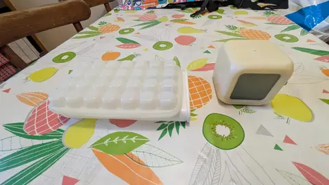 Boîte fabrication cubes de glace et réveil