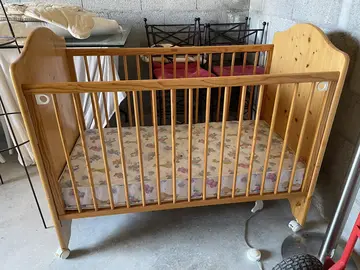 LIT EN BOIS BEBE