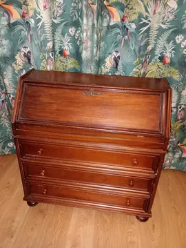 Donne petit secretaire