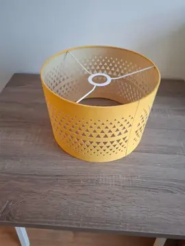 Suspension jaune pour chambre