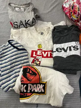 lot de tee-shirts usés