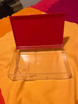 Boîte en plastique avec couvercle