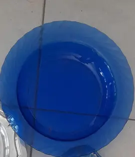 plat en verre bleu