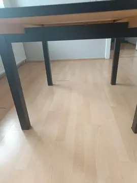 table de salon L x1'73m avec les deux rallonges, 1 m23 avec une rallonge ,90cm ferme et 75cm de haut