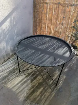 table métallique noire