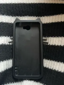 je donne une coque de téléphone Y5-2