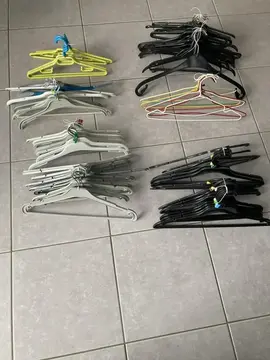Cintres plastiques