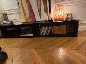 étagère basse noire