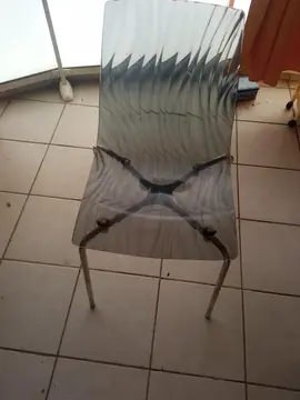 chaise en plastique solide