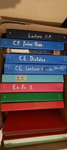Lot de classeurs 4 anneaux lecture CP et dictees CE, ancien UPE2A