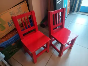 2 petites chaises