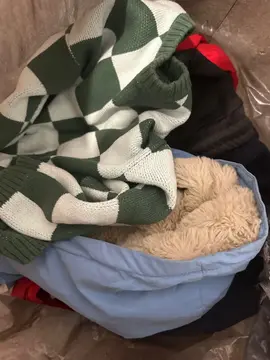 vêtement enfant 5/6 ans Manteau , Pull, tee shirt ect
