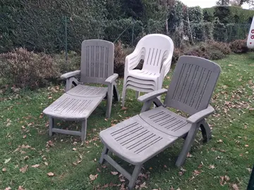 donne 4 chaises de jardin et 2 bain de soleil