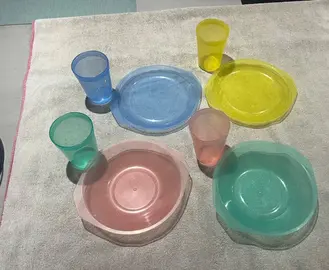Ensemble assiettes et verres