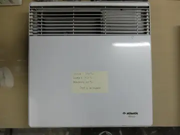 Convecteurs muraux 1 de 1000 w et 1 de 1500 w.