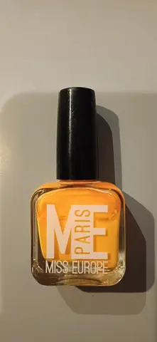 vernis à ongles orange jamais servi