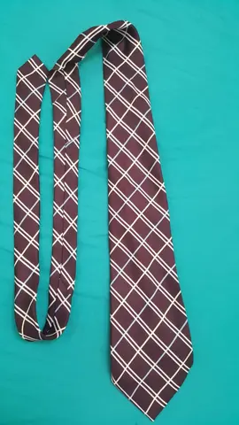 cravate couleur bordeaux