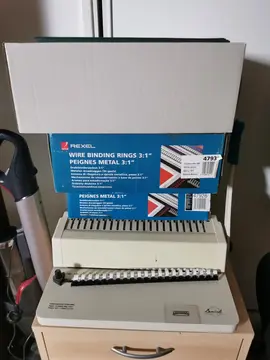 Machine à relier avec tous les accessoires