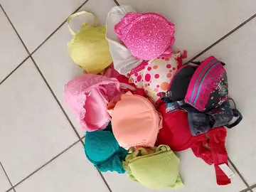 lot lingerie 36 38 et 85 a ou b