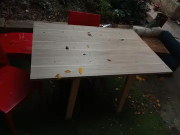 table en bois extérieur
