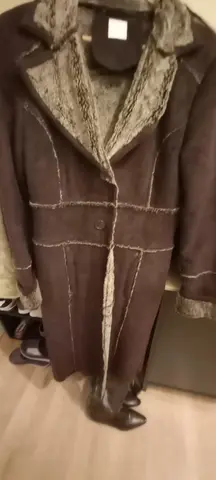manteau marron en daim. taille 36