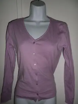 Gilet mauve à boutons