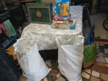 malette jeux puzzle plus deux saques de jouet pour enfant