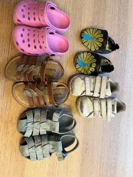 lot de chaussures enfants