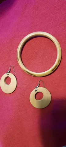 boucles oreilles et bracelet en bois