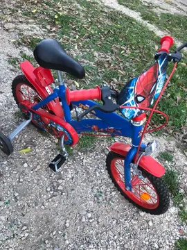 vélo Spiderman à réparer