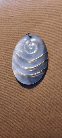 médaillon sculpté en nacre