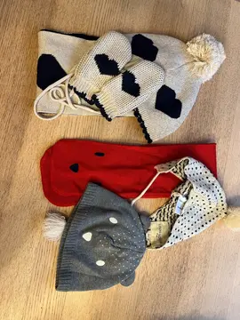 lot bonnets/echarpe/moufle