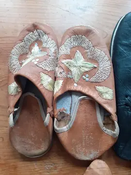3 paires de babouches en cuir