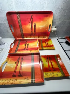 plateaux et assiettes à dessert