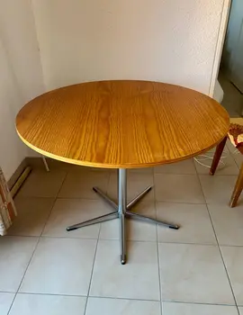 table ronde en bois clair