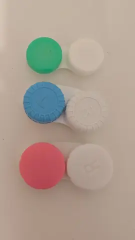 3 étuis pour lentilles de contact