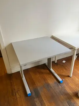 Urgent - Bureau 80 x 80 - Bon état