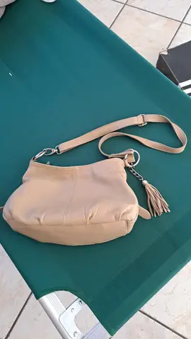 sac bandoulière à récupérer ce mercredi...moyen