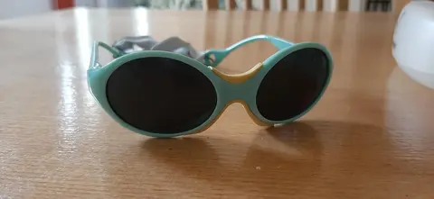 lunettes de soleil pour bébé