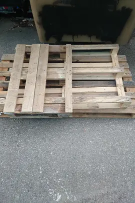 diverses palettes en bois