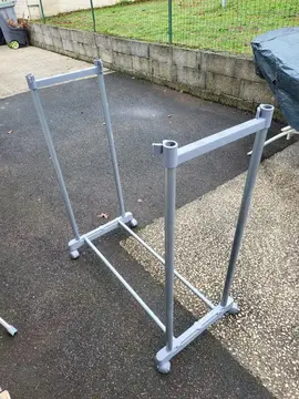 portant vêtements (sans les barres du haut)