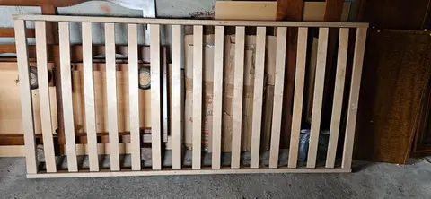 lit à sommier à lattes