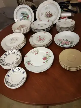 lot d'assiettes diverses