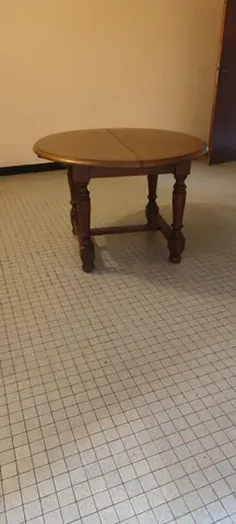 table ronde en bois massif