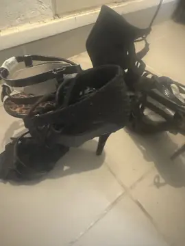 escarpins noirs p39 pieds fin neufs sans étiquette