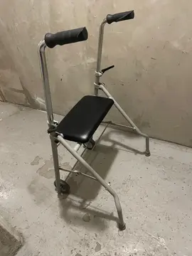 Déambulateur à roues (pliant)