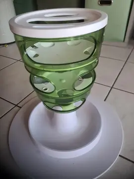 distributeur de croquettes pour chat glouton