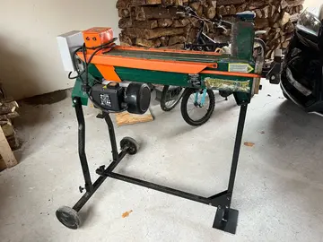 Fendeuse à buches à réparer