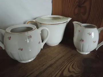 Verseuse, pot à lait et sucrier